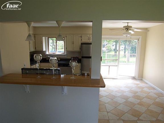 3rd image of 1278 Alexandrine Ave