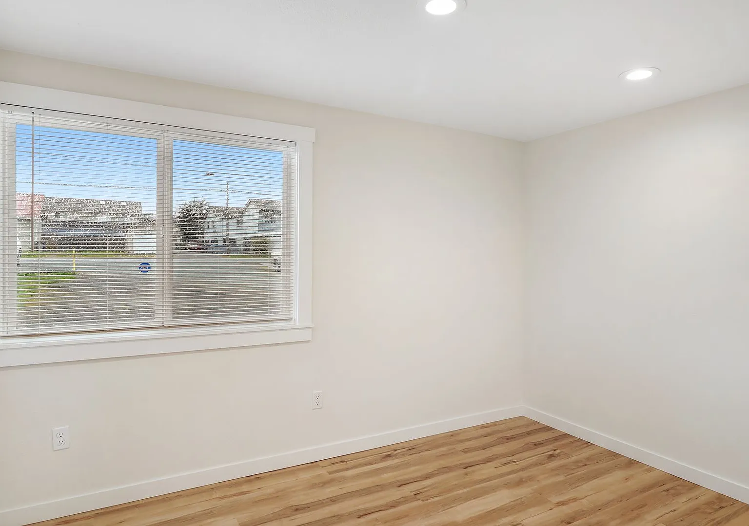 1 Bedroom 1 Bathroom - Downtown - Island Hospital - NAS Whidbey — Photo 4