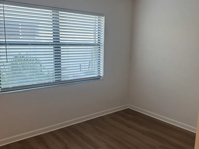 725 Holly Dr — Photo 12