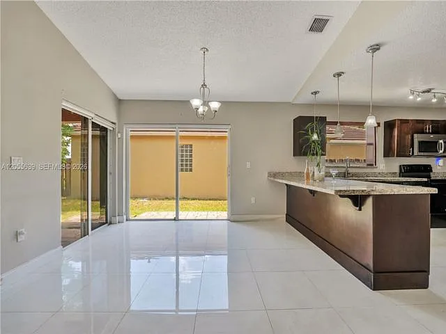 3 bed, 2.0 bath, 1348 sqft, $3,440 — Photo 2