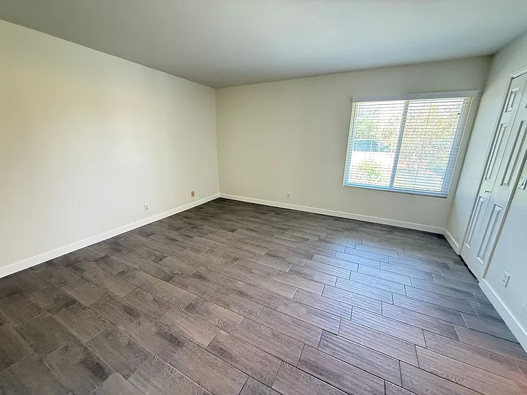 26180 Rainbow Glen Dr — Photo 14