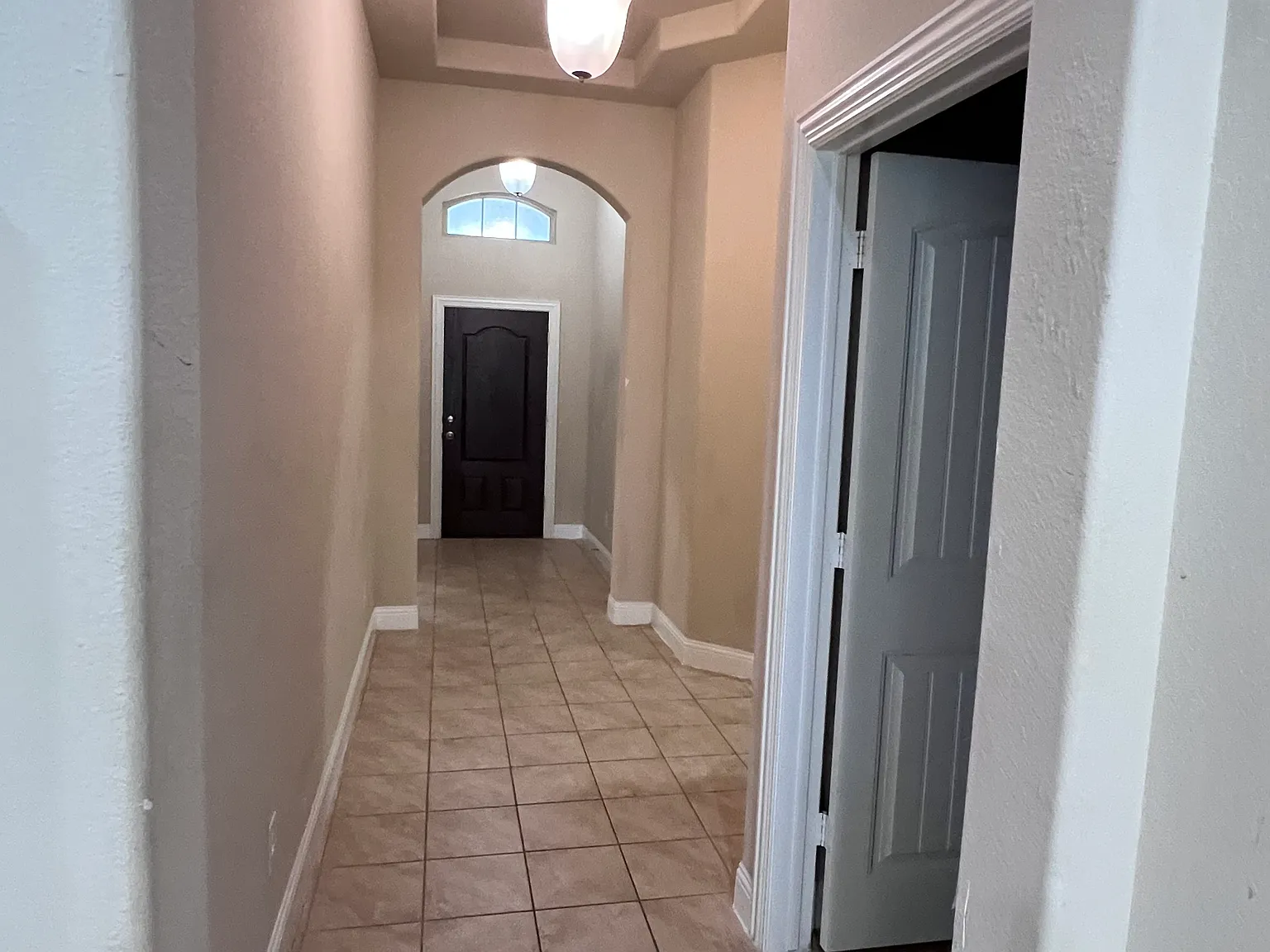 4 bed, 1956 sqft, $2,650 — Photo 3
