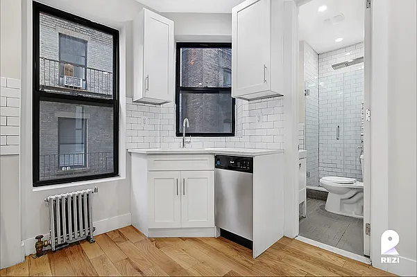 Rented by Green Line Realty | media 2