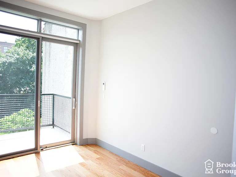 18 Stanhope St #3G — Photo 3