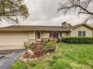 5011 Black Swan Dr, Shawnee, KS 66216