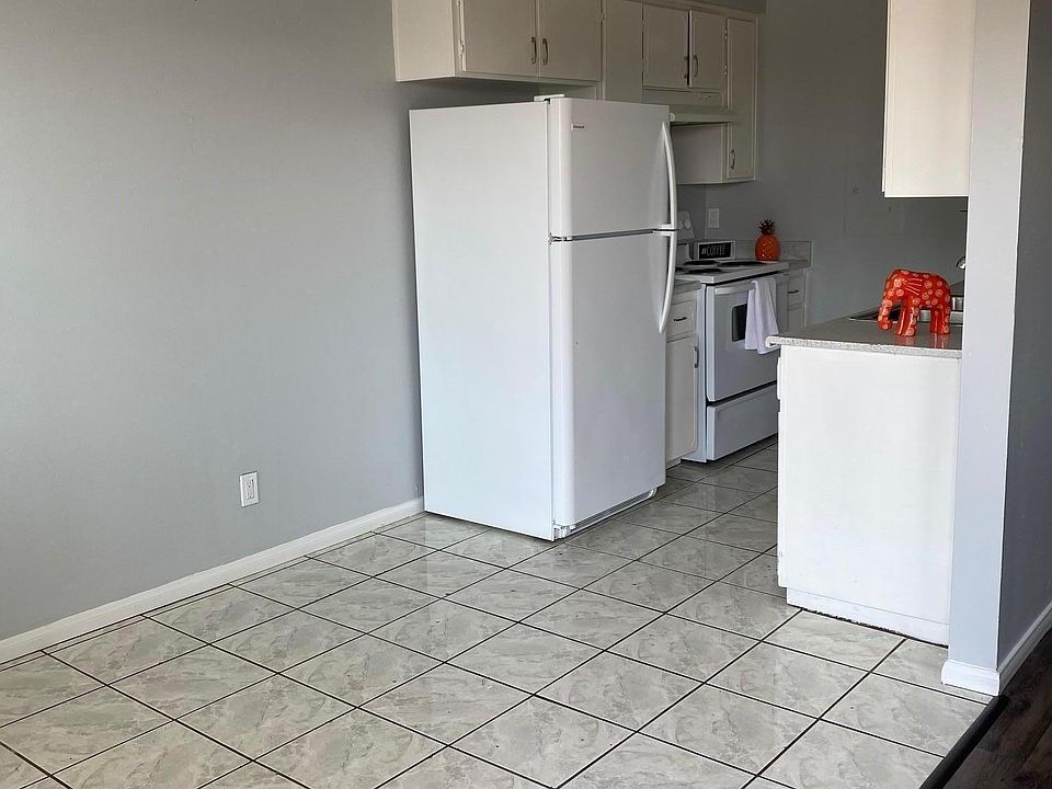 1st image of 128 Hill Dr #202