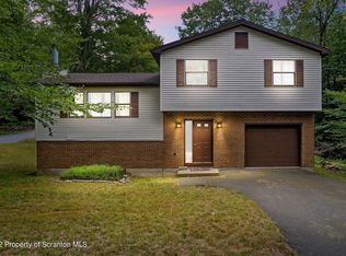 1086 Ridge Dr, Gouldsboro, PA 18424