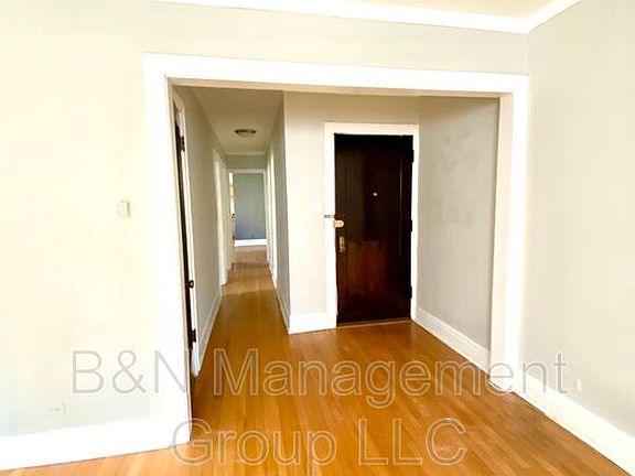 3rd image of 4899 N Hermitage Ave APT 1