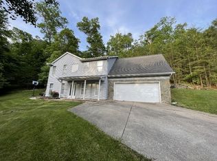 211 Highlands Rd, Hurricane, WV 25526