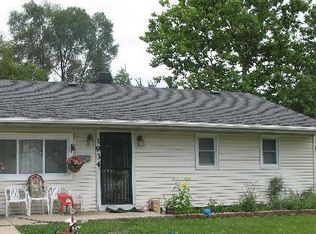 1934 Cherokee Rd, Carpentersville, IL 60110