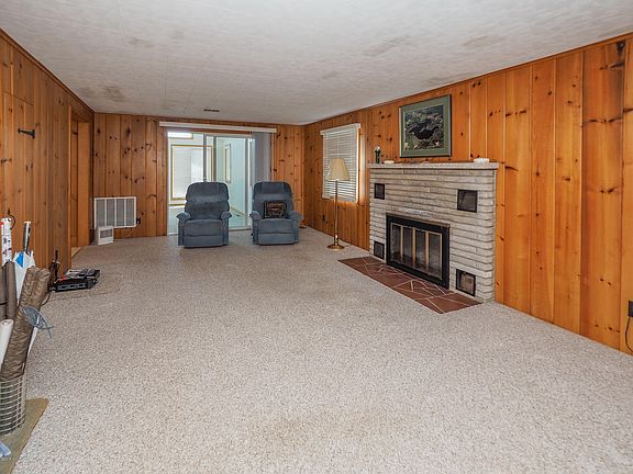 4th image of 11333 Oak Dr
