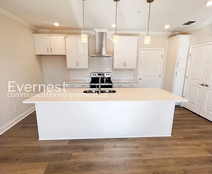 828 Goswell Dr #4 — Photo 3