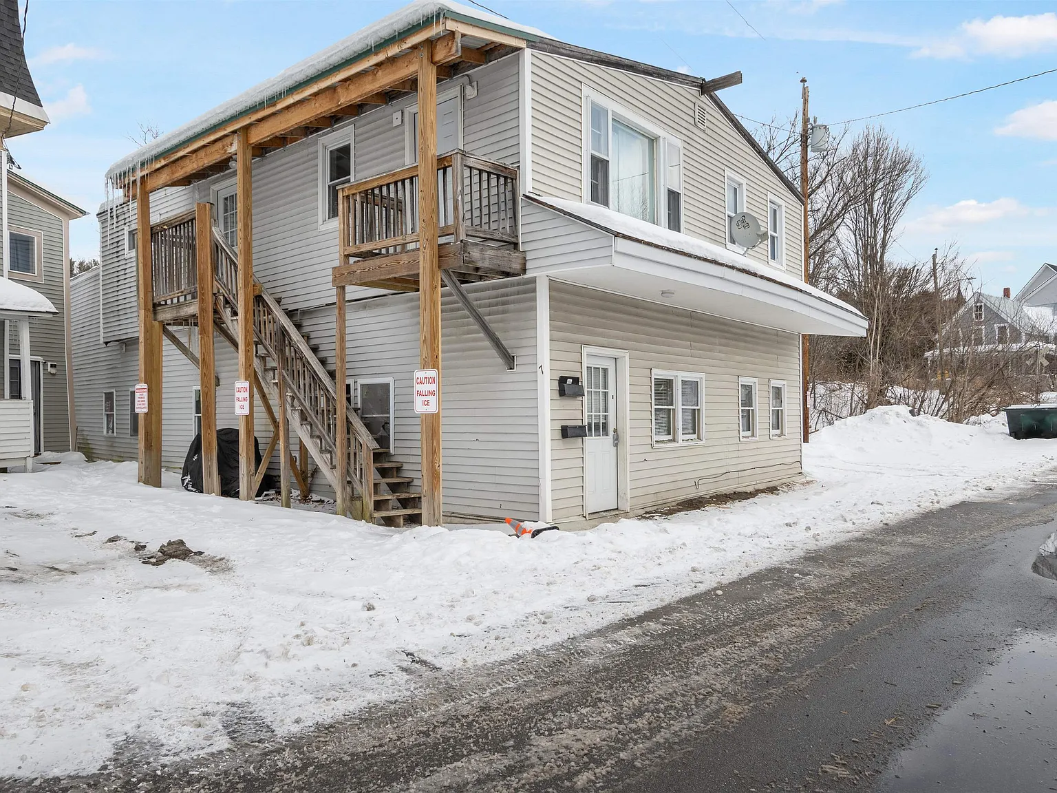 3 bed, 1.0 bath, 891 sqft, $1,400 — Photo 2