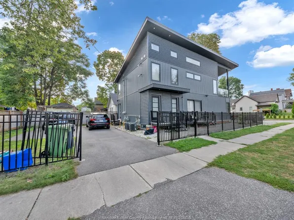 687 Assumption St, Windsor, ON N9A 3B5