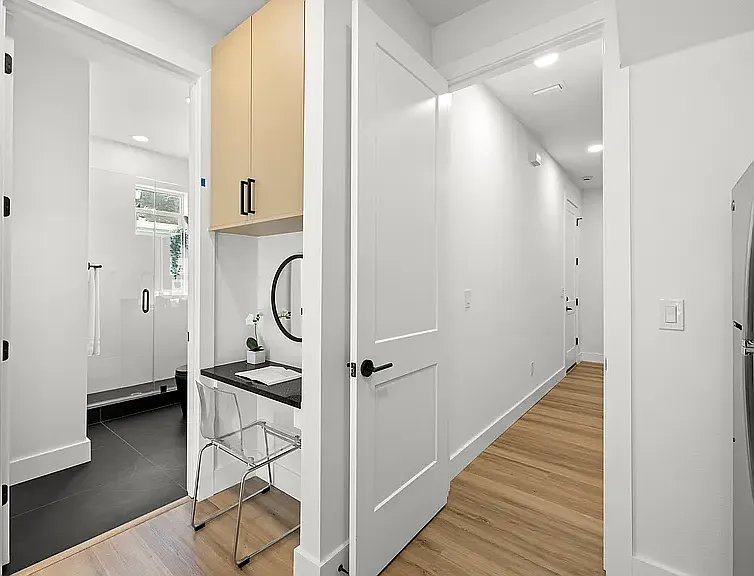 Studio, 837 sqft, $1,750 — Photo 3