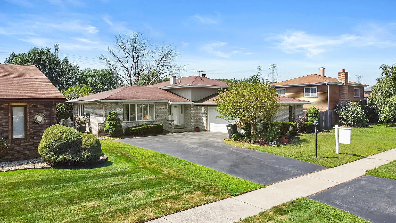 18340 Carriage Ln photo 1