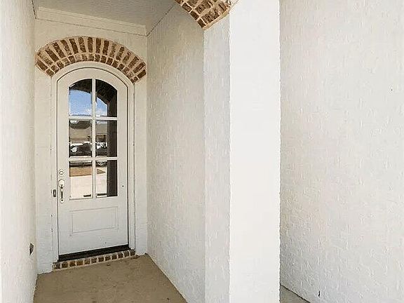 3rd image of 276 Harris Cir