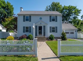 12 Longfellow Rd, Needham, MA 02494