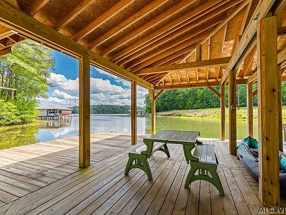 5th image of 120 E Cove Dr