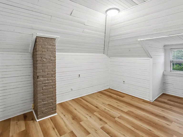 13 Oak St — Photo 14