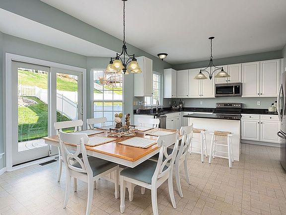 2nd image of 6112 Arbor Green Dr