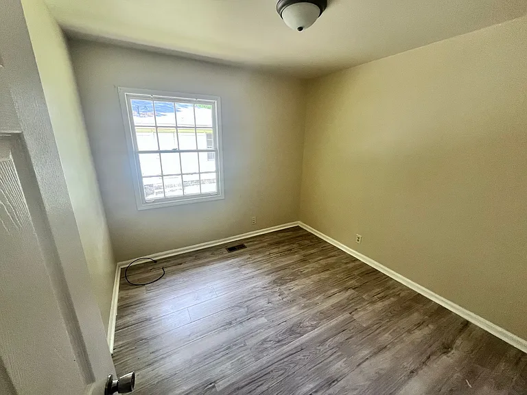 1172 Washington St — Photo 6