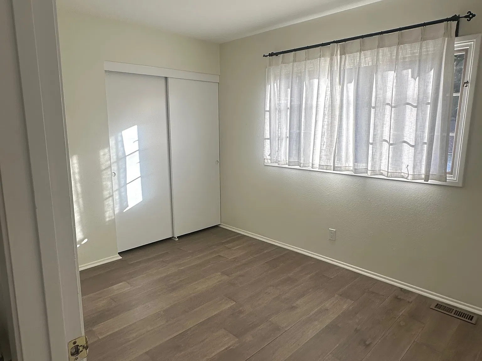 2 bed, 1000 sqft, $3,800 — Photo 4