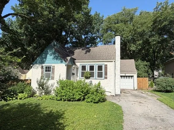5718 Maple St, Mission, KS 66202