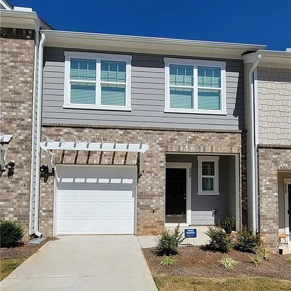 209 Swindon Dr — Photo 1
