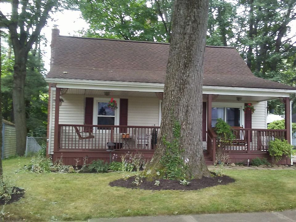 2nd image of 372 Larkin Ave