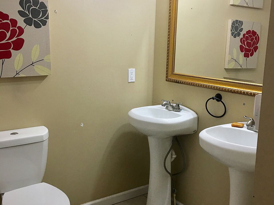 Guest bathroom 