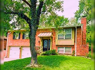 705 NW Stratford Pl, Blue Springs, MO 64015