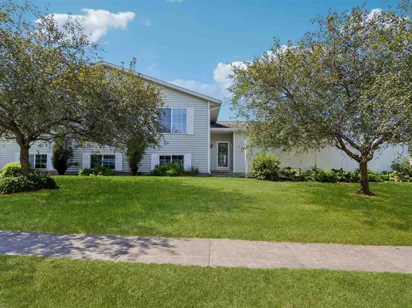 305 Westwood Rd, Williamsburg, IA 52361