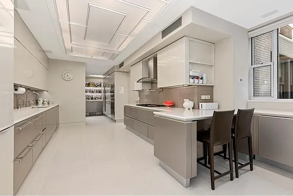 Sold by Sloane Square | media 32