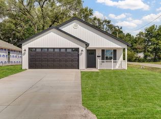 21 E Cofield St, Aurora, MO 65605