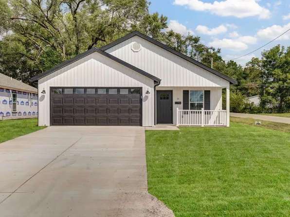 21 E Cofield Street, Aurora, MO 65605