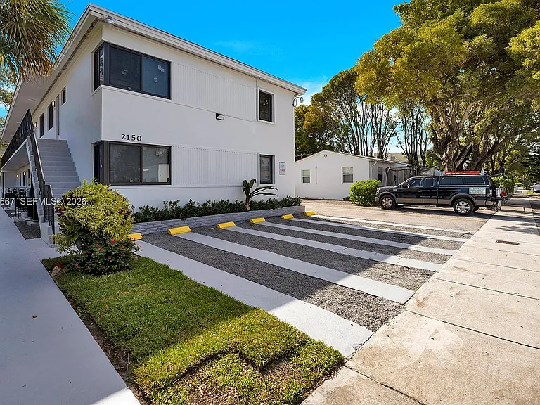2150 SW 26th St #7 — Photo 2