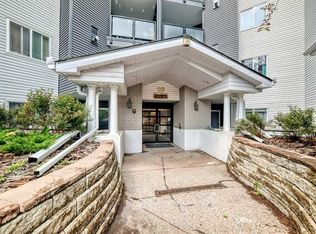 10 S Sierra Morena Mews SW #214, Calgary, AB T3H 3K5