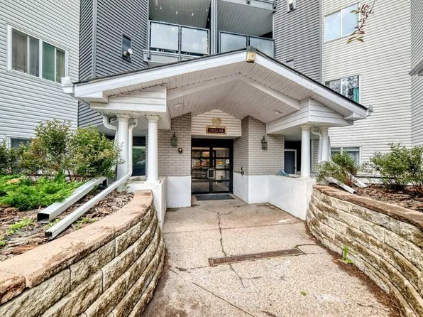 10 S Sierra Morena Mews SW #214, Calgary, AB T3H 3K5