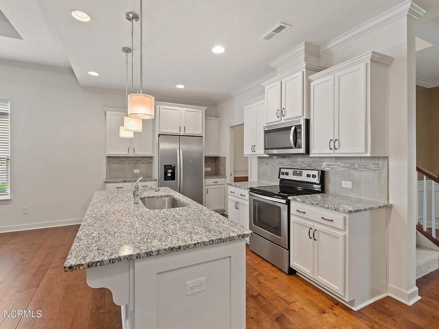 3 bed, 3.0 bath, 1712 sqft, $2,900 — Photo 4