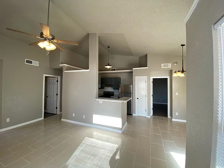 2914 Royal Knoll Dr — Photo 9