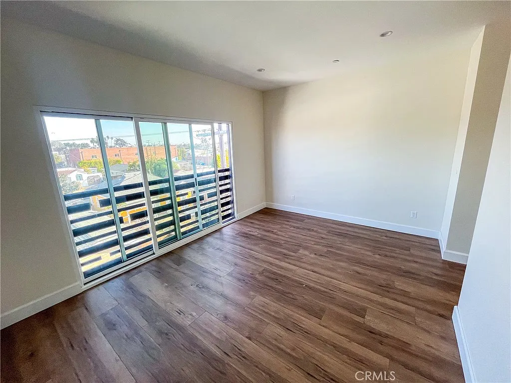3 bed, 3.5 bath, 1480 sqft, $4,300 — Photo 4