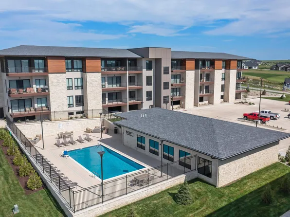 3010 Fieldhouse Cir #108, Manhattan, KS 66503