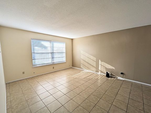 4th image of 313 Crestmont Dr