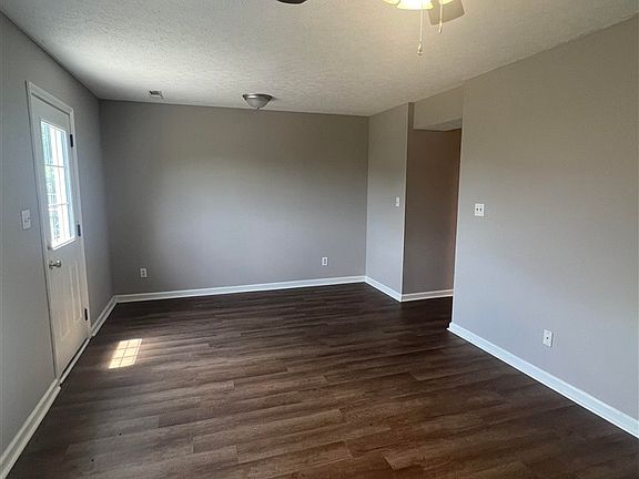 3rd image of 105 Hillridge Ct