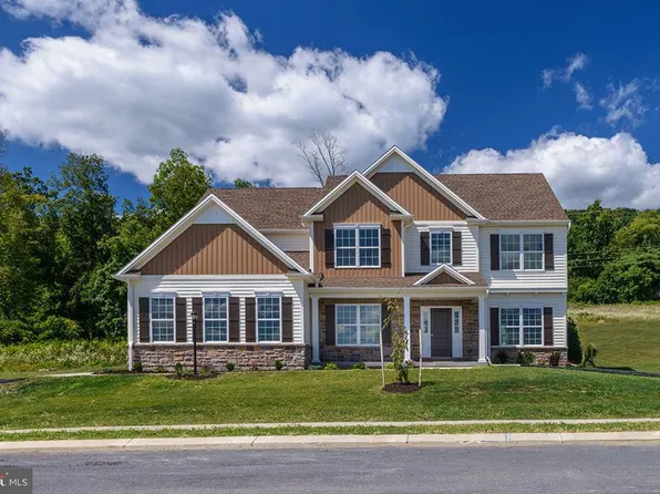 692 Ashwood Ln, Mechanicsburg, PA 17055