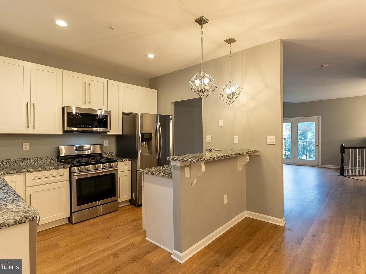 3 bed, 3.5 bath, 1540 sqft, $3,800 — Photo 4