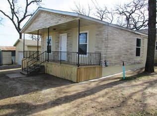 101 Brookshire Ave, Azle, TX 76020