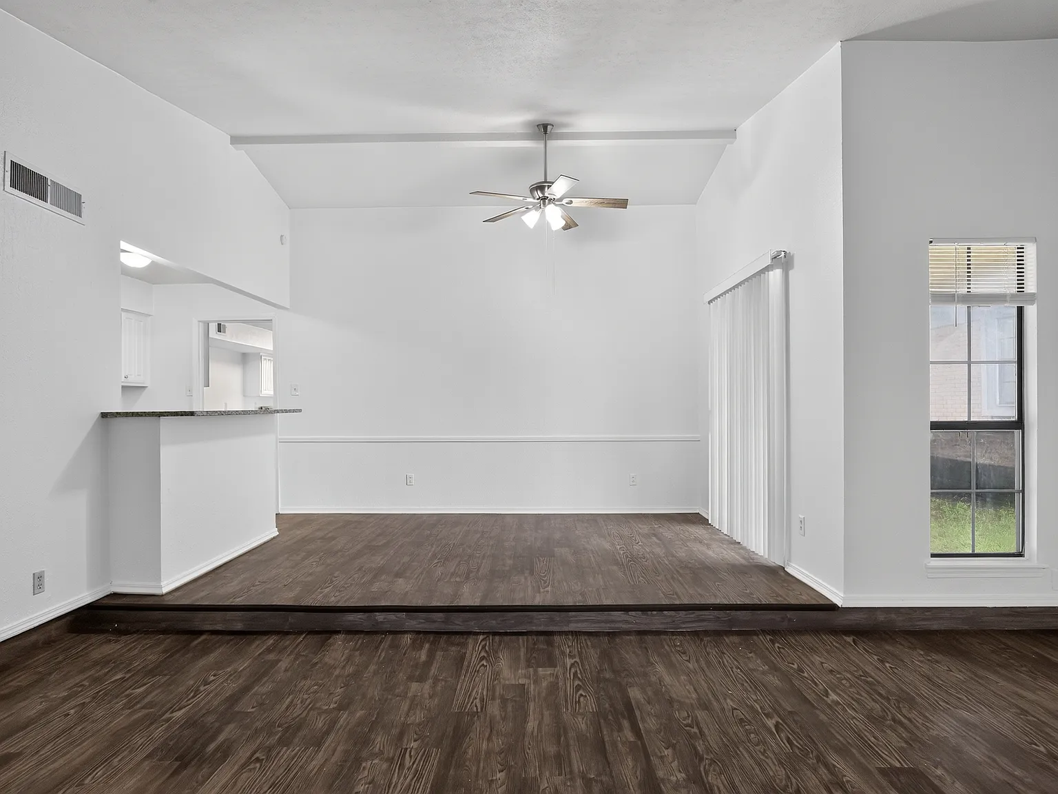 4 bed, 2085 sqft, $3,225 — Photo 4
