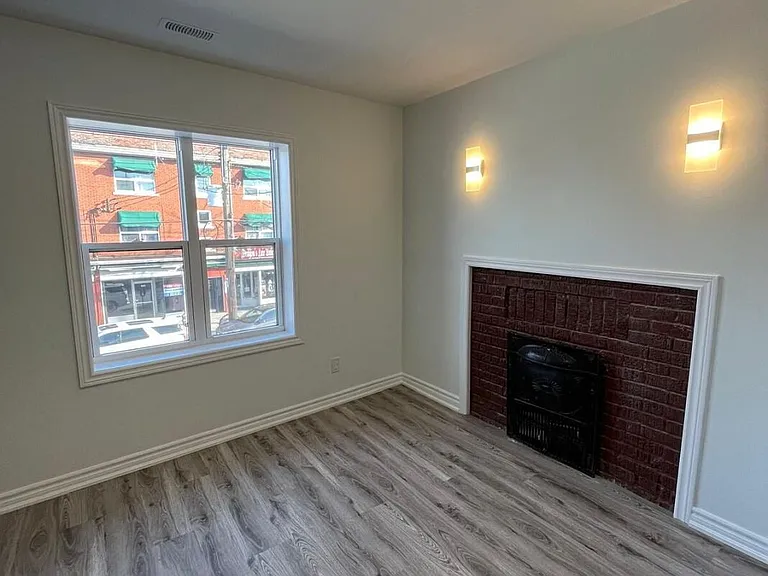 299 Ottawa St N #A — Photo 2